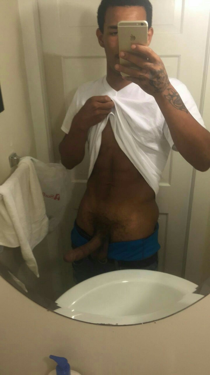 Here can you see Marques Black Dick Self Pic. Enjoy it!